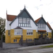Pressalit ejendom med møbler fra møbelsnedkeri Kjeldtoft
